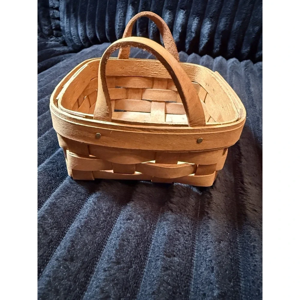 Longaberger 1989 Friendship Basket (w/ 2 leather ears)